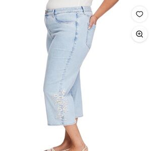 NWT Lane Bryant Light Wash Plus Size Cropped embroidered Jeans size 18 capris